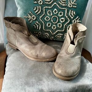 Sundance Stargazer Ankle Boots. Gold shimmer. Size 38, US 7.5
